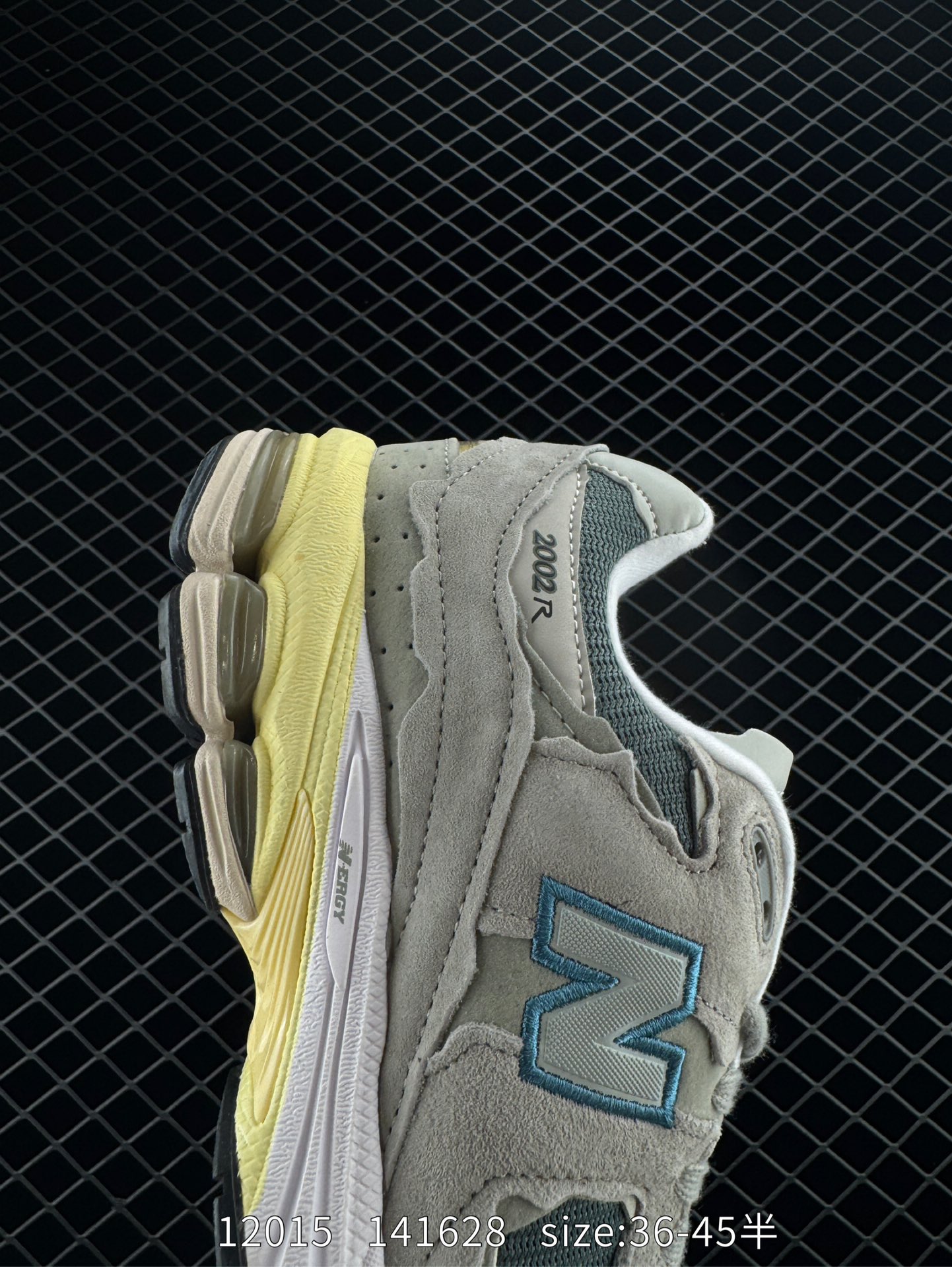 New Balance M2002